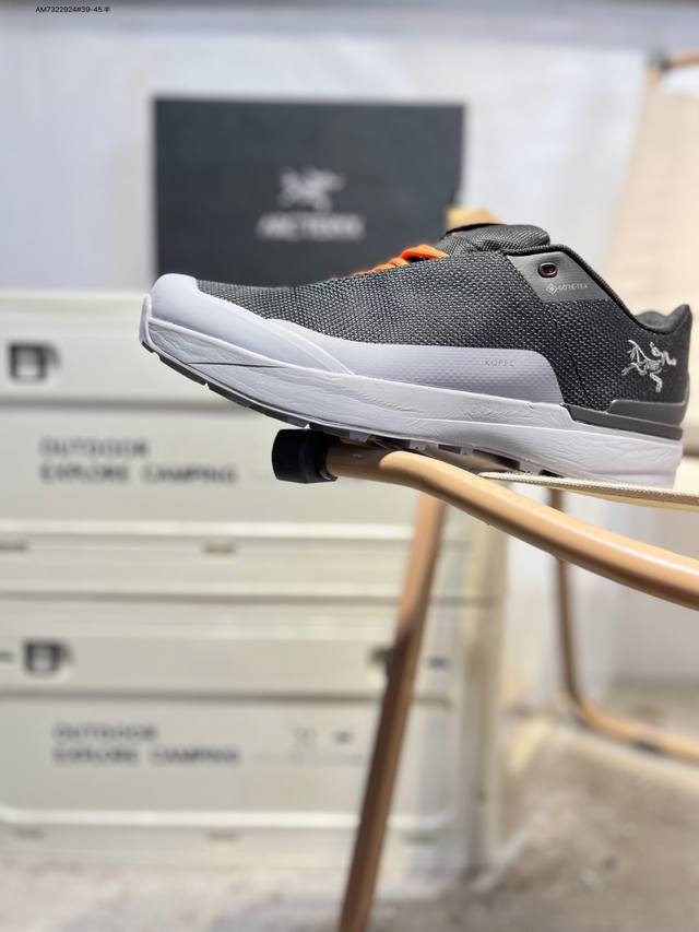 始祖鸟 Konseal Lt W覆盖透气男越野跑鞋 适合技术路线单日徒步穿着也可以一脚蹬穿法 Aeriosflgtx鞋受到长途野外跑步鞋的启发 适合在变化的地形