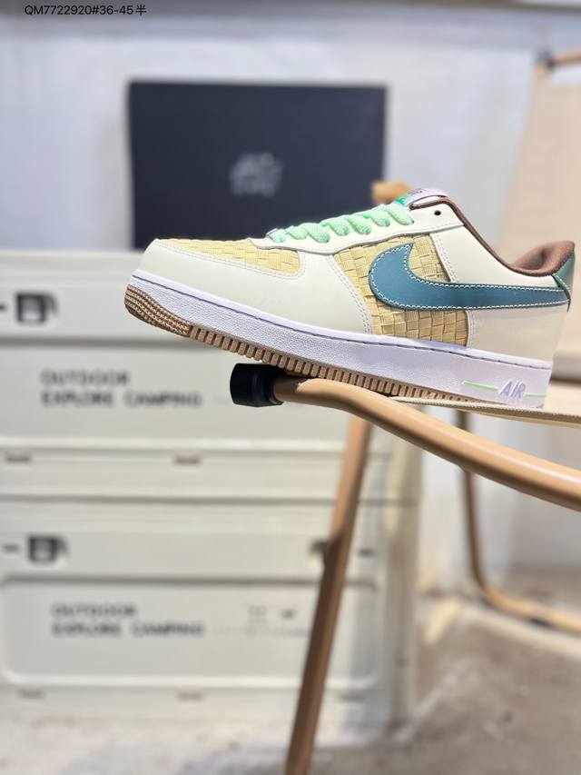 耐克 Nike Air Force 1 '07空军一号 百搭休闲运动板鞋。柔软、弹性十足的缓震性能和出色的中底设计，横跨复古与现代的外型结合，造就出风靡全球三十