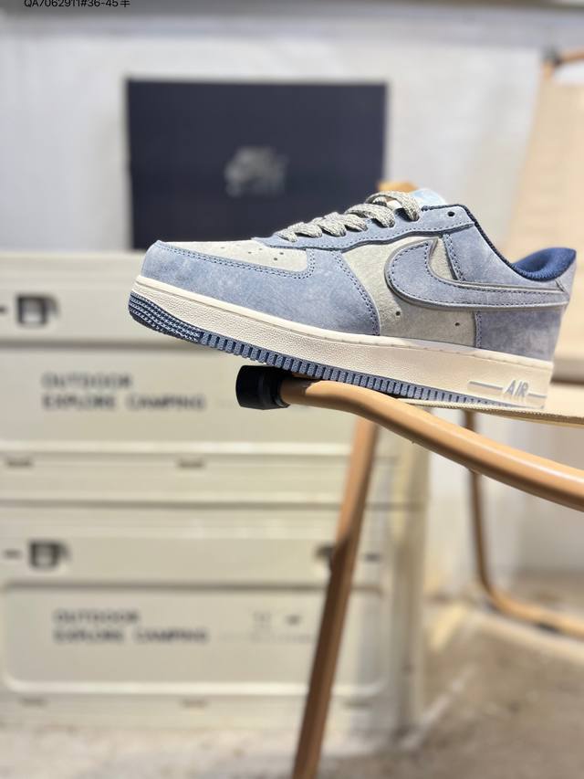 耐克 Nike Air Force 1 '07空军一号 百搭休闲运动板鞋。柔软、弹性十足的缓震性能和出色的中底设计，横跨复古与现代的外型结合，造就出风靡全球三十