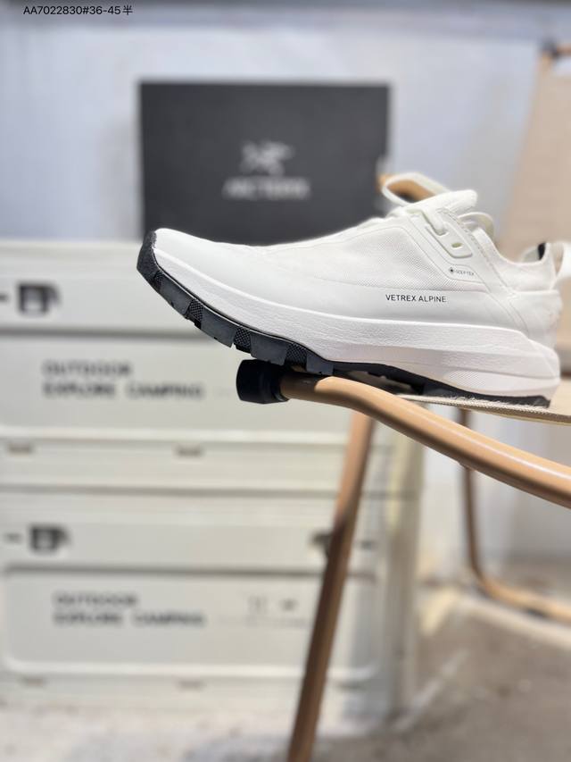 始祖鸟 Konseal Lt W覆盖透气男越野跑鞋 适合技术路线单日徒步穿着也可以一脚蹬穿法 Aeriosflgtx鞋受到长途野外跑步鞋的启发 适合在变化的地形