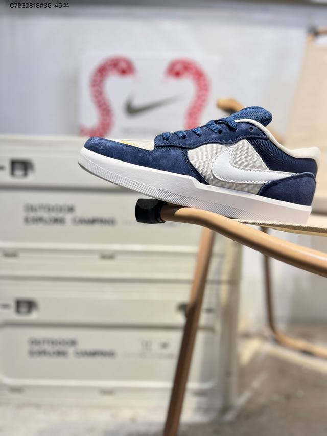 耐克Nike Sb Force 58 运动滑板鞋。这是一款将前沿创新带入街头的单品，它具有硫化杯底，具有出色的耐用性和灵活性。使用柔软皮革和帆布拼接，在饰面上放