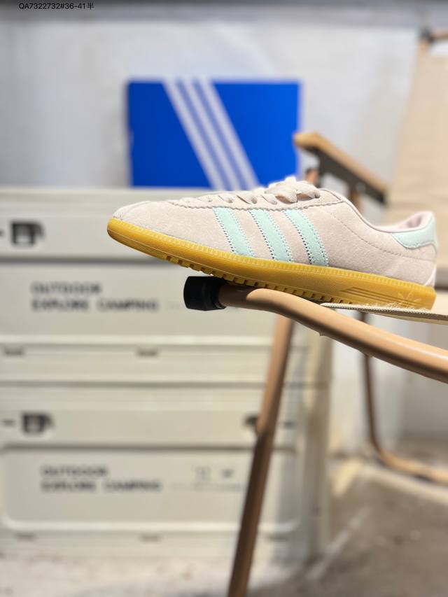 Adidas Originals Bermuda 绒面麂皮防滑耐磨轻便低帮板鞋 整双鞋以传统的低帮呈现的清新造型 鞋身以细腻的头层猪巴 包裹保证优秀质感的同时