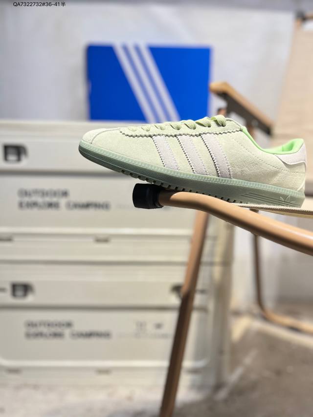 Adidas Originals Bermuda 绒面麂皮防滑耐磨轻便低帮板鞋 整双鞋以传统的低帮呈现的清新造型 鞋身以细腻的头层猪巴 包裹保证优秀质感的同时
