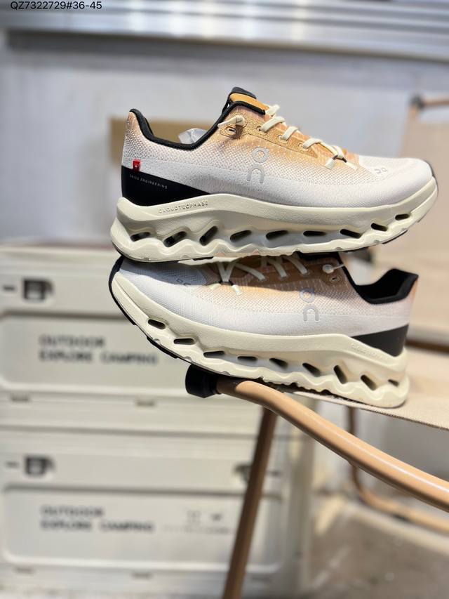 On昂跑Cloudtilt Moon 轻量运动休闲鞋 脚感很舒服 鞋底柔软且包裹性好 上脚显腿长 不管休闲还是运动都很百搭 是最好看最显质感的颜色3Mf3083