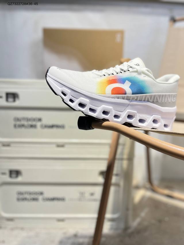 On昂跑Cloudtilt Moon 轻量运动休闲鞋 脚感很舒服 鞋底柔软且包裹性好 上脚显腿长 不管休闲还是运动都很百搭 是最好看最显质感的颜色3Me1023