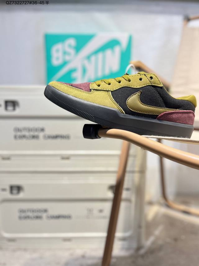 耐克Nike Sb Force 58 运动滑板鞋。这是一款将前沿创新带入街头的单品，它具有硫化杯底，具有出色的耐用性和灵活性。使用柔软皮革和帆布拼接，在饰面上放