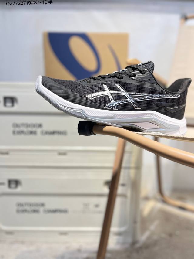 Asics Netburner Ballistic Ff 4亚瑟士经典跑鞋 如今机能风和户外风吹得正劲，便是主打“Urban Outdoor机能越野风格”，城市