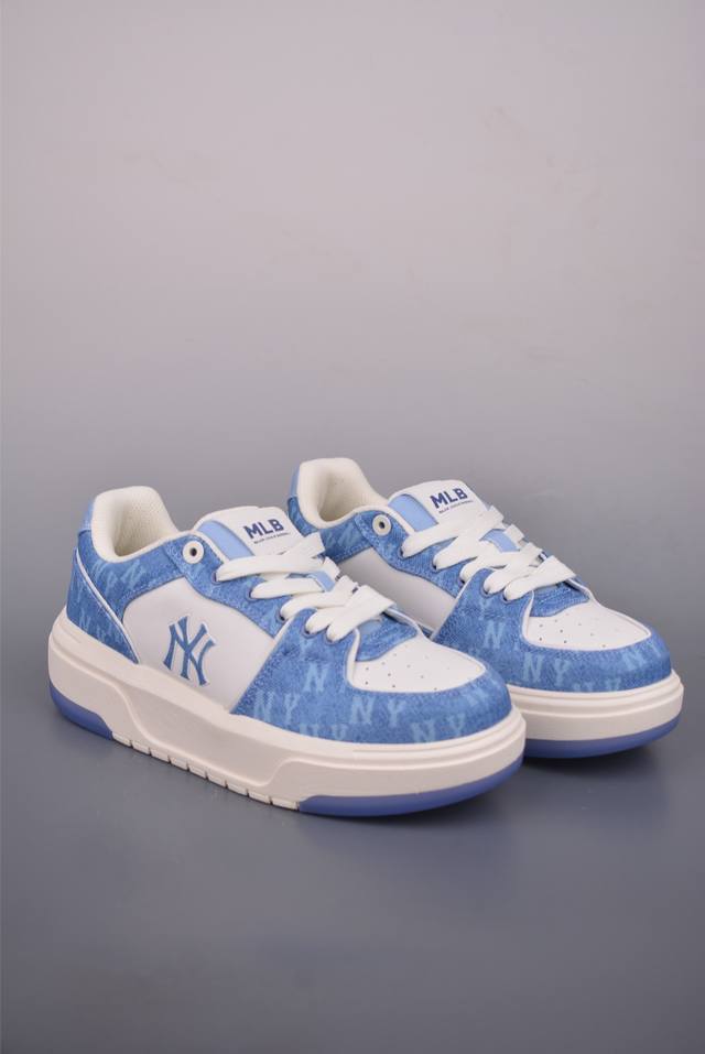 Mlb Chunky Liner pocket Monogram 潮流时尚厚底运动鞋 以复古基调书写千禧美学 融合现代机能元素风格重塑经典老爹鞋 厚底设计轻盈增