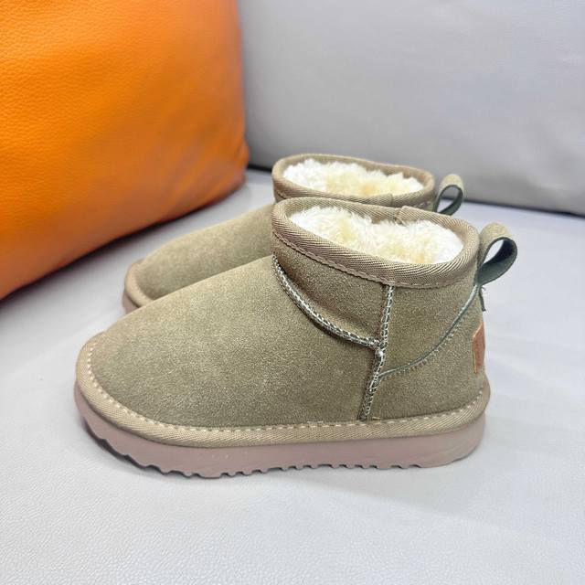 正确版Ugg周冬雨同款亲子雪地靴 Size：26-39码 内里防羊毛，保暖又环保 鞋面采用牛皮材质，保暖舒适 官网同步Eva大底，防滑耐磨..... 货号：10