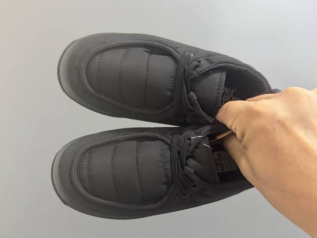 北家新款882松紧带儿童棉鞋 Size：28-35码 经典北面棉鞋 松紧带设计，穿脱方便 优质面料拼接，保暖又舒适 原装耐磨防滑大底，脚感超赞