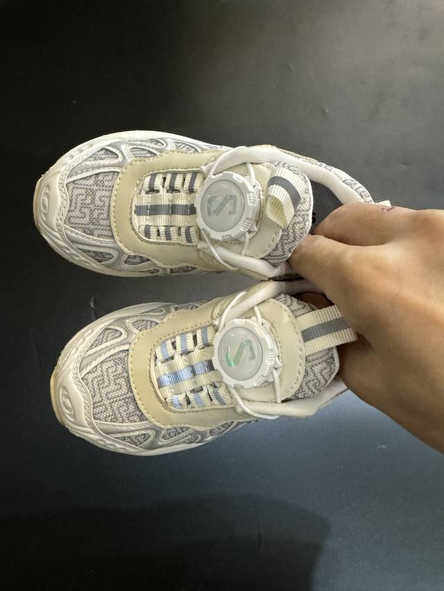 萨络蒙Xt-Whisper旋钮扣童鞋 白敬亭同款网红款儿童休闲户外越野机能运动跑步鞋尺码：26-37码 经典萨洛蒙系列。 精致锁扣设计，穿脱方便 优质面料拼接质