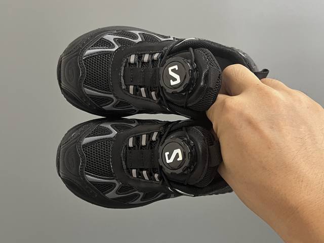 萨络蒙Xt-Whisper旋钮扣童鞋 白敬亭同款网红款儿童休闲户外越野机能运动跑步鞋尺码：26-37码 经典萨洛蒙系列. 精致锁扣设计，穿脱方便 优质面料拼接质