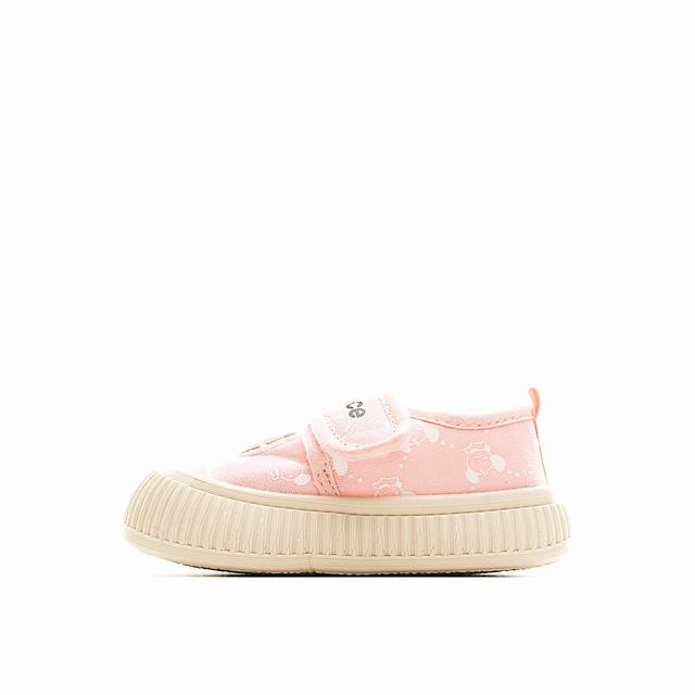 Nb 帆布可爱小熊魔术贴童鞋 全包鞋头护趾防踢，打破脚型束缚释放宝宝好动天性，魔术贴设计轻松好穿脱，饱满鞋口亲肤不磨脚，硬挺后跟杯贴合脚踝守护宝宝跑跳不受伤害。