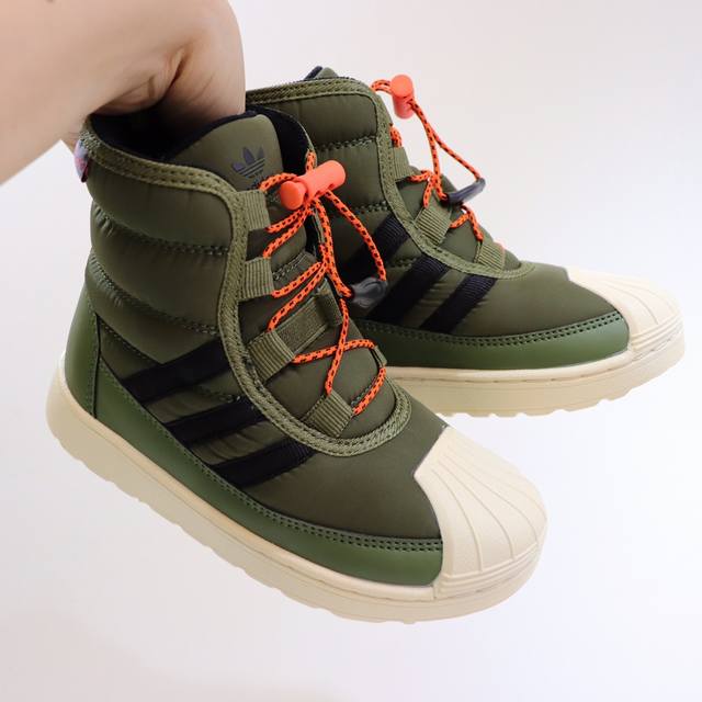 Ad贝壳头高帮棉靴特 冷冬来袭！快把这双小棉鞋安排上！ 都说脚暖和了人也会暖和起来！这双鞋子还是那子又轻又暖的那种！上脚超级舒适！一直暖到脚脖子！冬天再也不怕冷