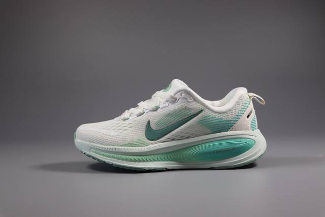 Nk 新款迈柔Vomero 18儿童亲子缓震运动鞋 Size：26-37码，成人36-44码 专柜同步新款 网面拼接、透气舒适 橡胶耐磨防滑大底，脚感超赞 亲子