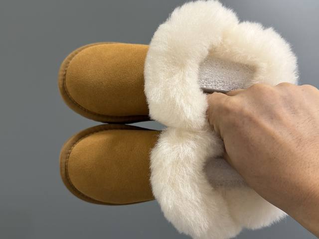 Ugg新款牛角扣儿童高帮雪地靴 Size：26-35码 经典Ugg牛角扣款 高帮款式，，加绒加厚内里，保暖防风 精致牛角扣设计，质感满满