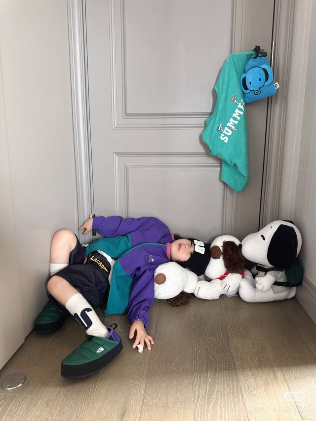 新配色，今天的时髦Look 最亮的小孩出门了