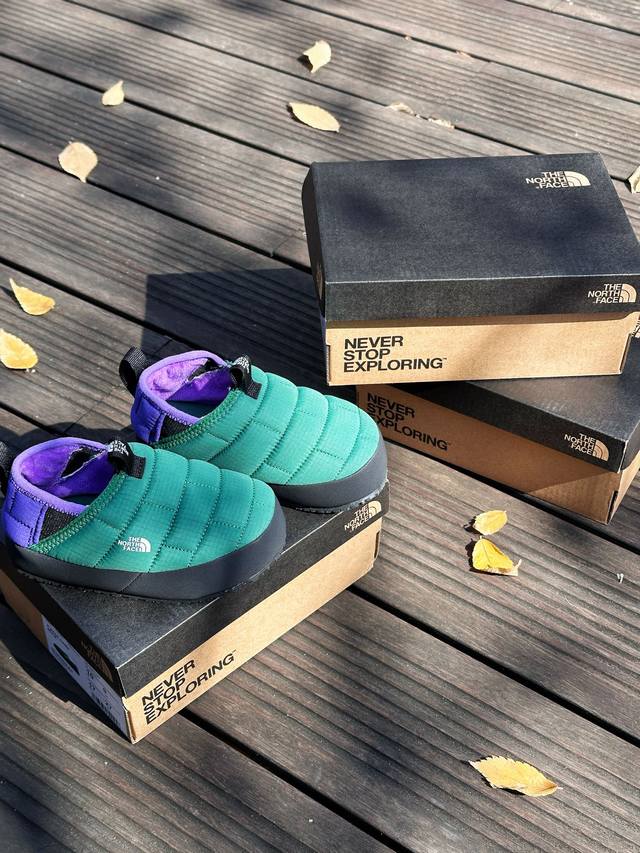 实拍细节–原相机直出原图 新配色小北款，鞋面是防风防水的，好打理，但不能当雨鞋穿哦，真的非常轻，很软也很糯