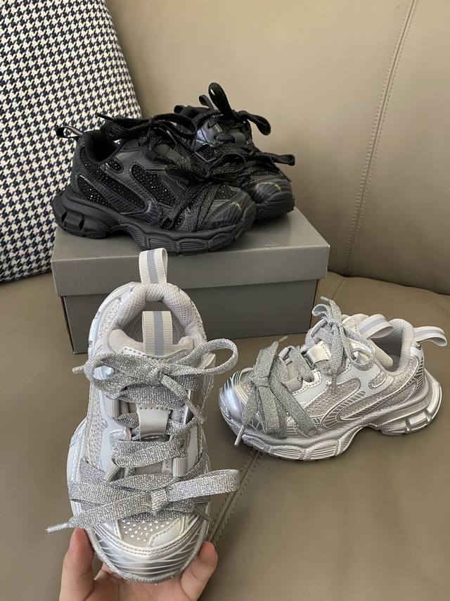 原图直出 采用包裹鞋头宝贝大胆探索防撞踢保护脚趾魔术贴设计方便穿脱织物内里材质亲肤舒适触感柔和透气鞋底防滑耐磨