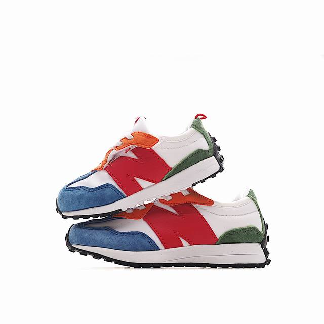 专为学龄前儿童设计，以复古经典设计和现代舒适相结合，宽版设计更贴合亚洲儿童脚型，提供更佳支撑。轻盈透气的材质让孩子行走更加舒适，独特的大底设计确保出色的抓地力和