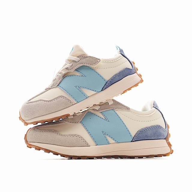 专为学龄前儿童设计，以复古经典设计和现代舒适相结合，宽版设计更贴合亚洲儿童脚型，提供更佳支撑。轻盈透气的材质让孩子行走更加舒适，独特的大底设计确保出色的抓地力和