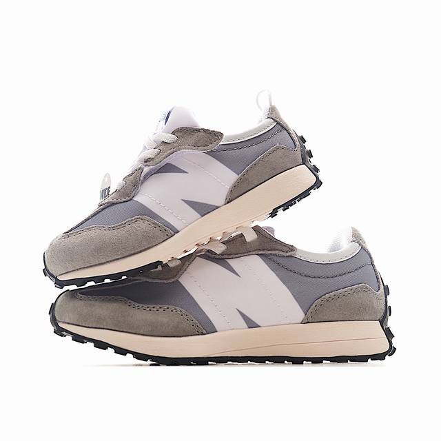 专为学龄前儿童设计，以复古经典设计和现代舒适相结合，宽版设计更贴合亚洲儿童脚型，提供更佳支撑。轻盈透气的材质让孩子行走更加舒适，独特的大底设计确保出色的抓地力和