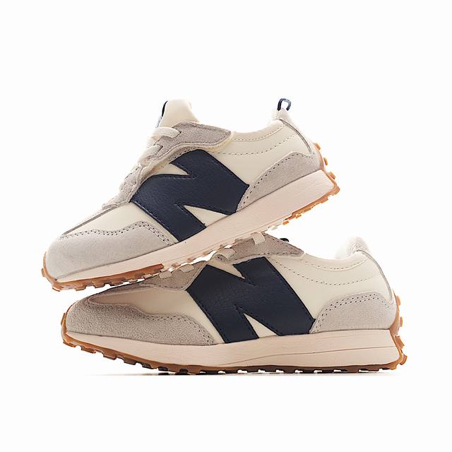 专为学龄前儿童设计，以复古经典设计和现代舒适相结合，宽版设计更贴合亚洲儿童脚型，提供更佳支撑。轻盈透气的材质让孩子行走更加舒适，独特的大底设计确保出色的抓地力和