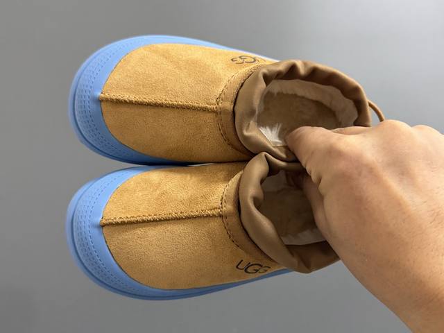 海外版Ugg新款明星同款厚底儿童棉鞋 Size:25-35码 经典Ugg明星同款 优质包头款式设计 内里加绒,保暖又舒适 耐磨防滑大底,脚感超赞 海外版Ugg新款明星同款厚底儿童棉鞋 Size:25-35码 经典Ugg明星同款 优质包头款式设计 内里加绒,保暖又舒适 耐磨防滑大底,脚感超赞