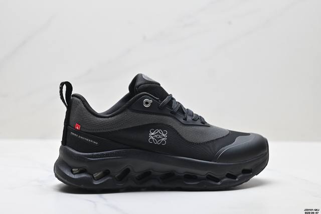 公司级Loewe X On昂跑Cloudtilt 罗意威 联名轻量运动休闲鞋 脚感很舒服 鞋底柔软且包裹性好 上脚显腿长 不管休闲还是运动都很百搭 是最好看最显