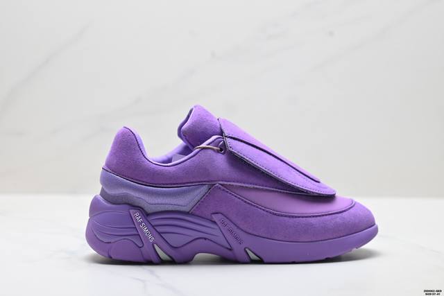 公司级Raf Simons Cylon-21 潮流运动 织物皮革 圆头系带 低帮休闲鞋 采用光滑皮革 网眼和绒面革制成 饰有橡胶细节 具有系带封口 圆头款式 织