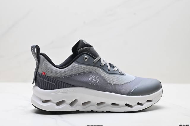 公司级Loewe X On昂跑Cloudtilt 罗意威 联名轻量运动休闲鞋 脚感很舒服 鞋底柔软且包裹性好 上脚显腿长 不管休闲还是运动都很百搭 是最好看最显