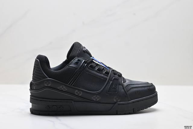 公司级Louis Vuitton Trainer Sneaker Low 路易威登 休闲运动文化百搭板鞋 舒适防滑底和百搭性霸屏整个时尚娱乐圈 细节调整完美主义