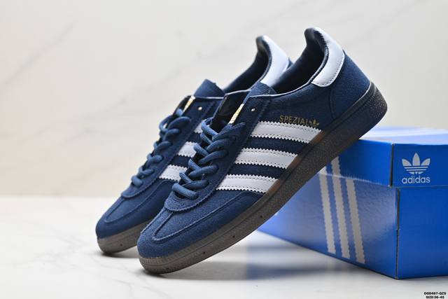 真标Adidas Handball Spezial 阿迪达斯 经典款 复古休闲板鞋 全鞋采用反毛皮制作 牛筋耐磨大底 承载青春情怀的板鞋 经典三条杠装饰鞋侧 品
