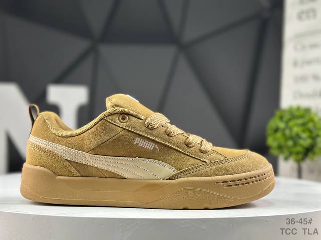 puma 彪马 男女运动板鞋，原楦原纸版开发版型，采用环保纤维革组合翻毛皮饰片鞋面材质，外置耐磨橡胶大底蕾哈娜同系面包鞋太好看了！彪马puma park Lif