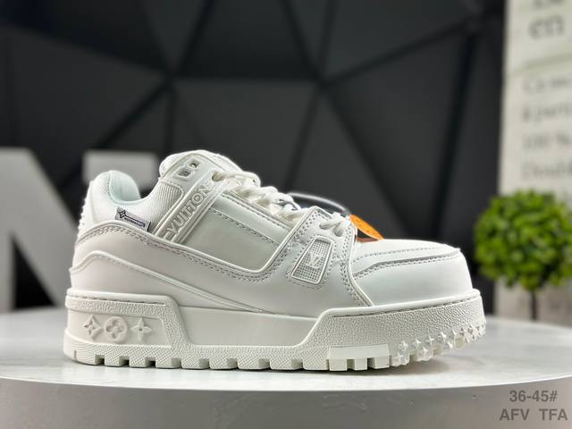 Louis Vuitton 路易威登 小胖丁 男女鞋广东原产，升级厚实抽屉礼品鞋盒及包装说明书防尘布袋物件，采用细柔小牛皮革鞋面材质，鞋垫嵌入加厚软感Eva物料