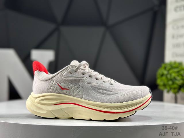 Hoka M Clifton 10 全新配色 这个品牌来自于新西兰的毛利语，Hoka表示大地，One One表示飞越，连起来就是飞越地平线，One One不是读