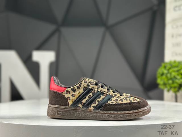 精品童鞋 小童鞋 阿迪达斯 Adidas 德训鞋系列 清新 马卡龙 造型！阿迪达斯全新三叶草 Bermuda 运动板鞋悄悄上架！近期，Adidas Origin