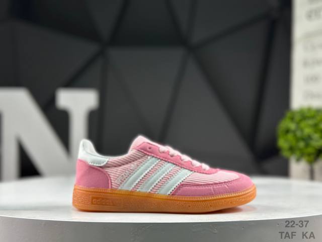 精品童鞋 小童鞋 阿迪达斯 Adidas 德训鞋系列 清新 马卡龙 造型！阿迪达斯全新三叶草 Bermuda 运动板鞋悄悄上架！近期，Adidas Origin