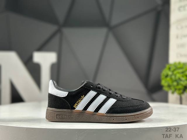 精品童鞋 小童鞋 阿迪达斯 Adidas 德训鞋系列 清新 马卡龙 造型！阿迪达斯全新三叶草 Bermuda 运动板鞋悄悄上架！近期，Adidas Origin