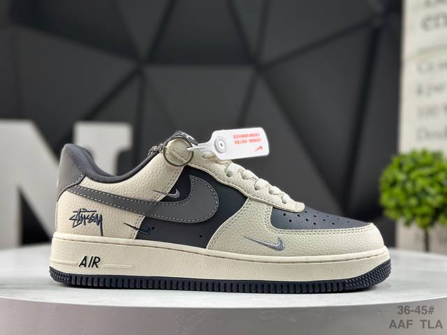 耐克 Nike Air Force 1‘07 空军一号低帮百搭休闲运动板鞋。柔软、弹性十足的缓震性能和出色的中底设计，横跨复古与现代的外型结合，造就出风靡全球三