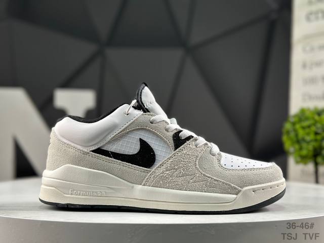 头层带半码耐克Air Jordan Stadium 90 运动休闲跑鞋 充满了对Tinkerhathield 原创设计的致敬，包括中足网状面板、前足外侧的鲨鱼齿