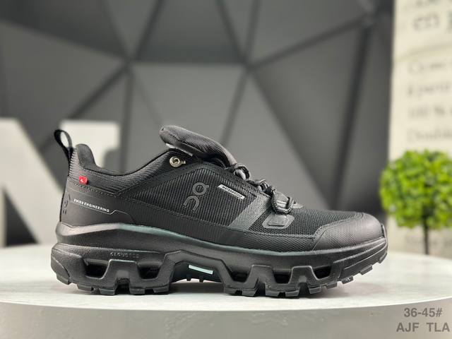 On 昂跑 Cloudrock Low Wp 轻量运动休闲鞋！脚感很舒服，鞋底柔软且包裹性好，上脚显腿长，不用系鞋带很方便～ 不管休闲还是运动都很百搭。 尺码：