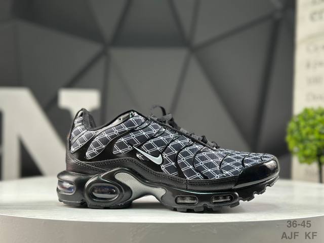 耐克 Nike Air Max plus 经典缓震耐磨透气百搭休闲跑步鞋 货号：Dv3194 001 尺码：如图所示 Ajf Kf