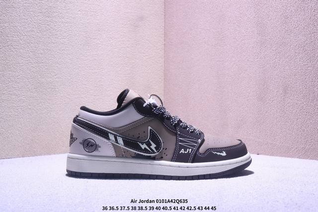 街头闪电，潮范拉满｜Air Jordan 1 Low 闪电定制款Lr8888-018当经典Aj1 Low遇上闪电元素的潮酷改造，这双Lr8888-018直接把街