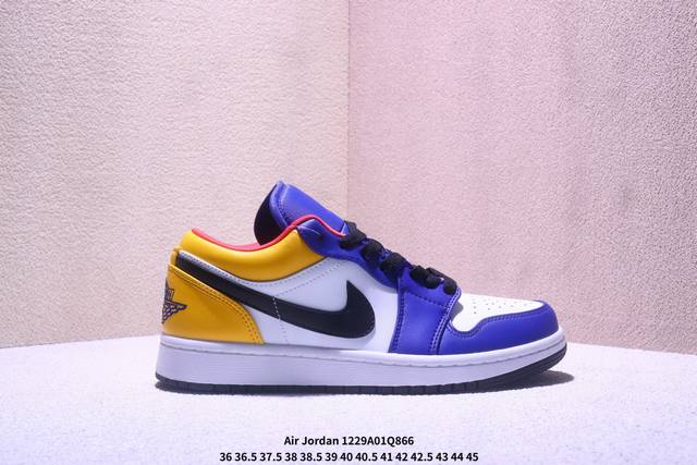 Air Jordan 1 Low Aj1乔1低帮休闲板鞋 同步官方配色 原厂皮料 原档冲孔鞋头 正确满胶鞋垫 四线拉帮 原厂织唛标 鞋舌高弹海绵填充。 官方货号