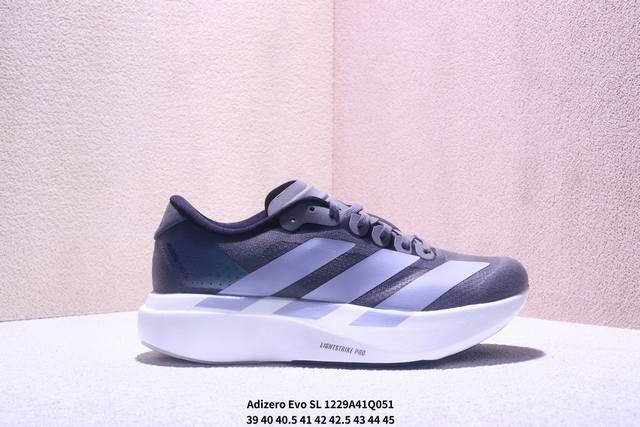 Ad Adizero Evo Sl M 阿迪超轻透气缓震跑鞋 以令人难以置信的138克重量，刷新了跑鞋轻量化的记录，阿迪在材料科学和工艺技术上的深厚积累。 全新