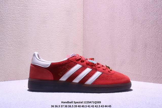 真标Adidas Handball Spezial 阿迪达斯经典款 复古休闲板鞋 全鞋采用反毛皮制作 牛筋耐磨大底 承载青春情怀的板鞋 经典三条杠装饰鞋侧 品牌
