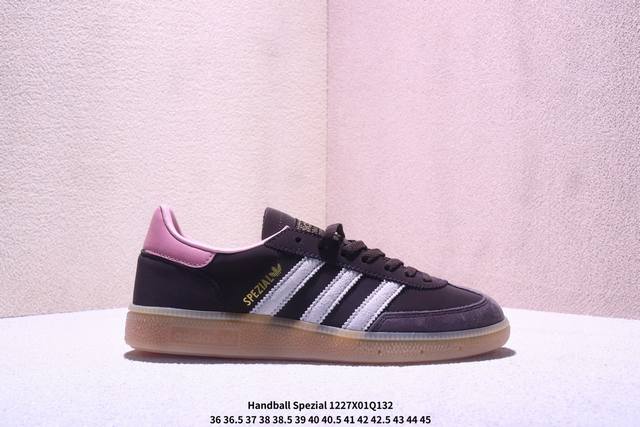 真标Adidas Handball Spezial 阿迪达斯经典款 复古休闲板鞋 全鞋采用反毛皮制作 牛筋耐磨大底 承载青春情怀的板鞋 经典三条杠装饰鞋侧 品牌