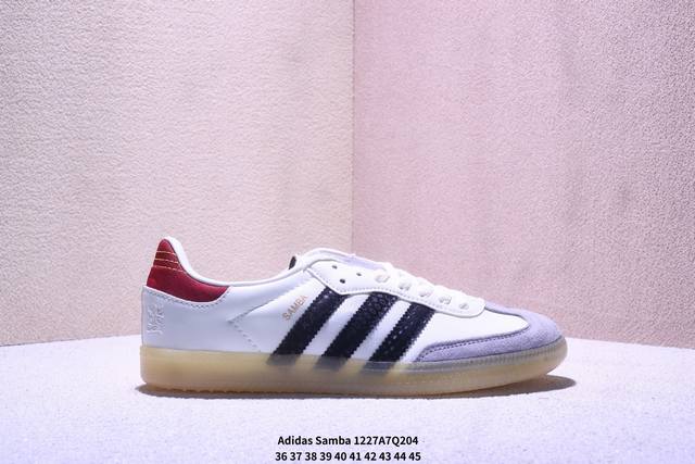 Adidas Originals Samba Og阿迪达斯三叶草休闲鞋男鞋女鞋蛇年限定款新年款经典运动鞋德训鞋 以白色为主 鞋头采用浅灰色麂皮呈现 后跟鞋舌标签