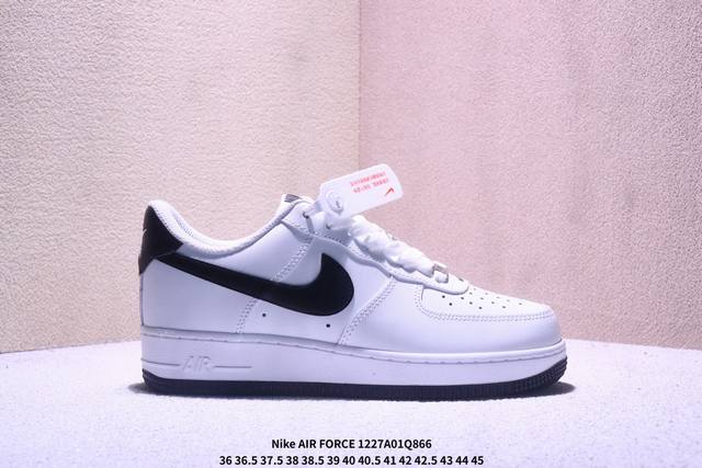 耐克Nike Air Force 1‘07 空军一号低帮百搭休闲运动板鞋。柔软、弹性十足的缓震性能和出色的中底设计，横跨复古与现代的外型结合，造就出风靡全球三十